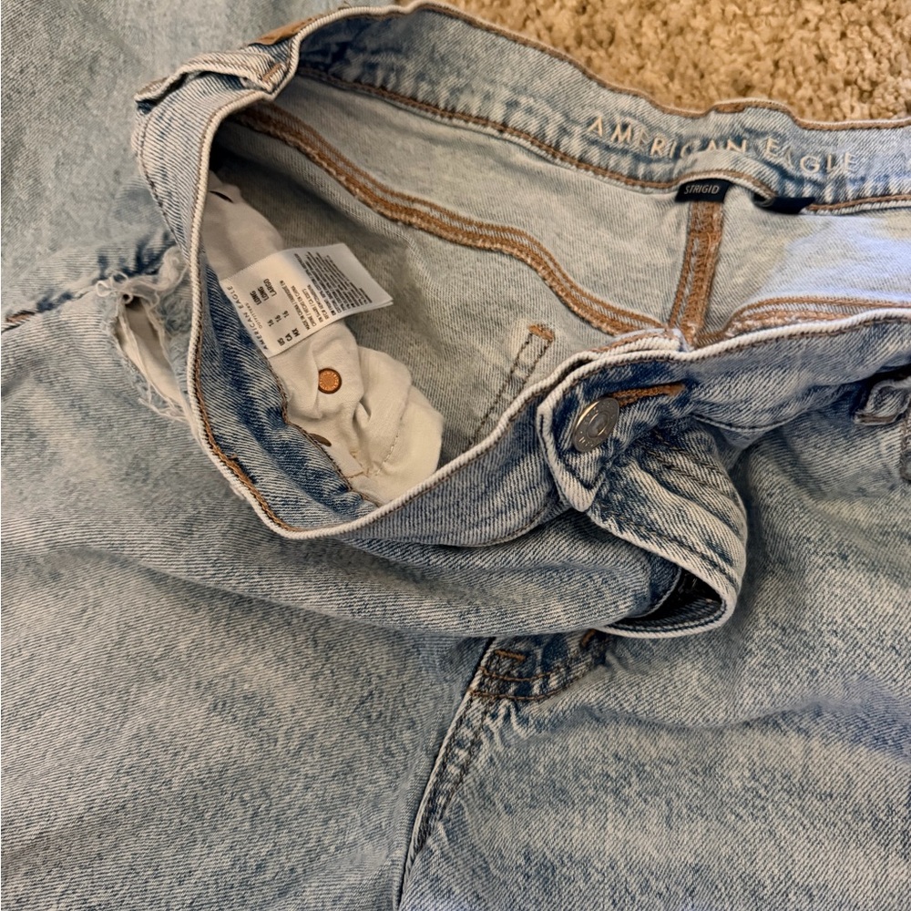 American Eagle Outfitters Light Wash Straight Leg Jeans with Distressed Trim - Picture 2 of 4